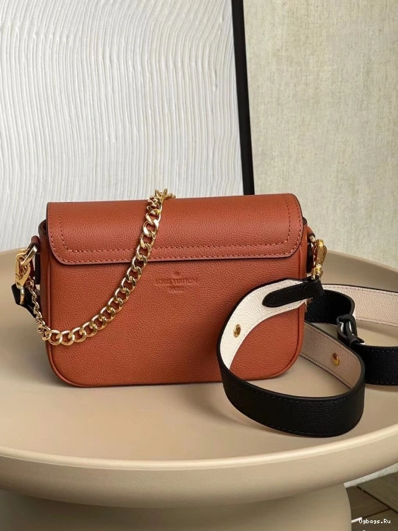 LOUIS TENDER VUITTON LOCKME 0523
